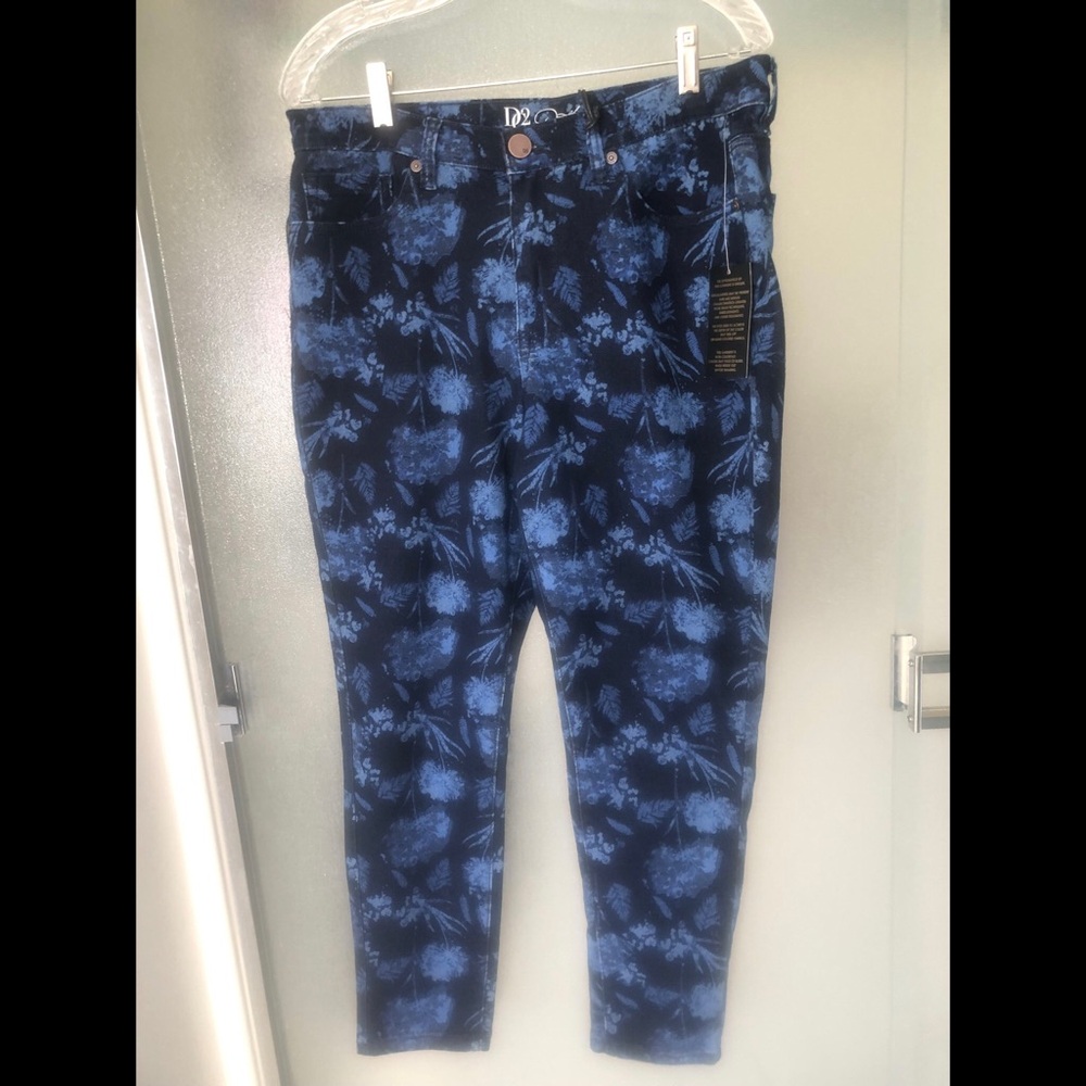 DG2 by Diane Gilman Blue Floral Jeans